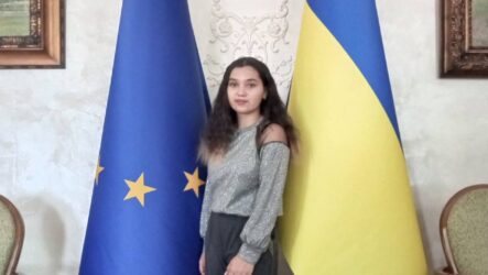 Вітаємо майстриню з Казанківської громади Ксенію Болотських із нагородою!