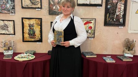Відкрили персональну виставку живопису «Струни творчості» Ірини Дарієнко